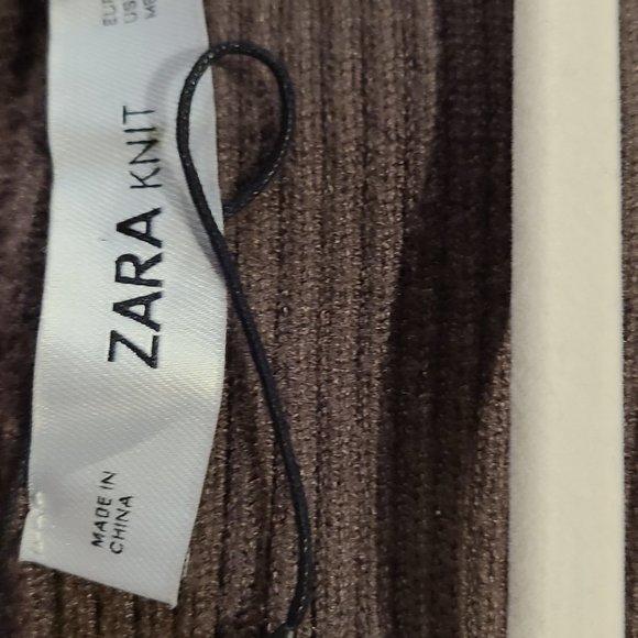 Zara knit long sleeve chenille with shoulder buttons - Picture 3 of 3